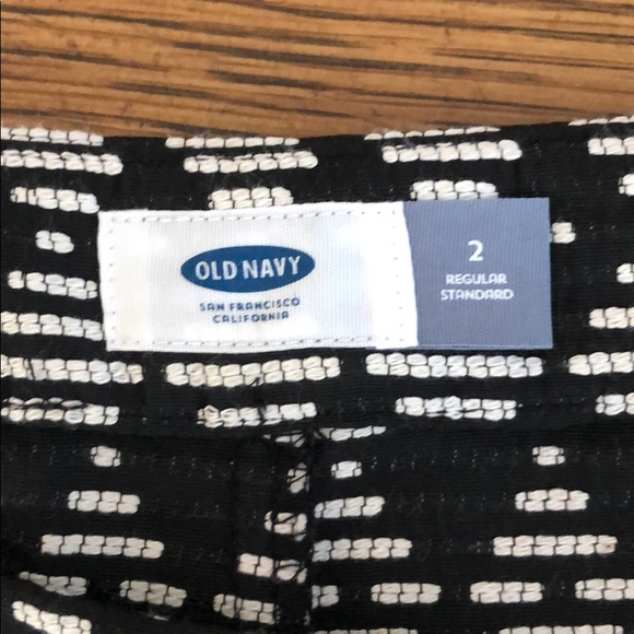 Old Navy Embroidered 3” Short, 2 Black/Cream - Picture 3 of 4